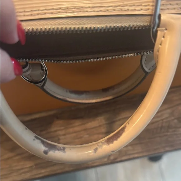 Louis Vuitton Beige Handbag - Picture 9 of 10